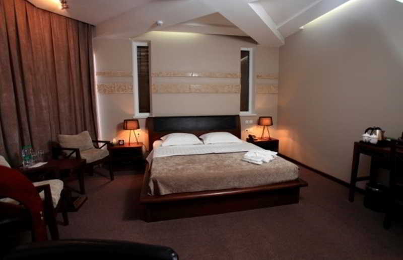 Grand M Hotel Navoi Esterno foto