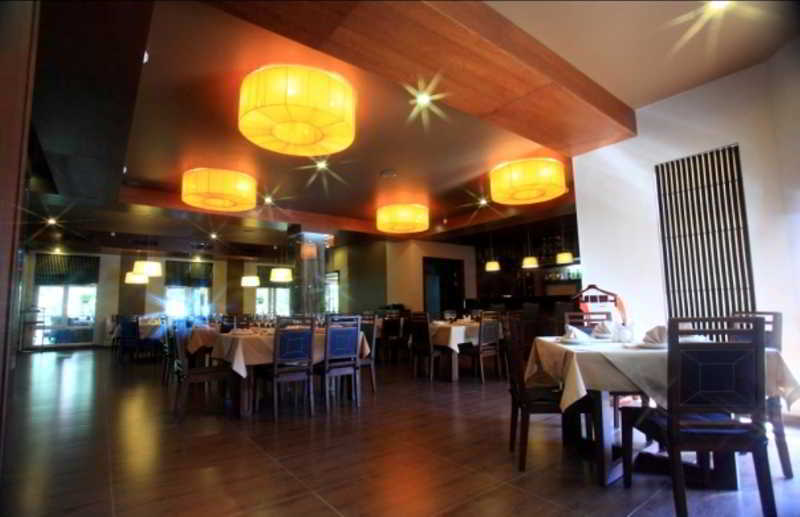 Grand M Hotel Navoi Esterno foto