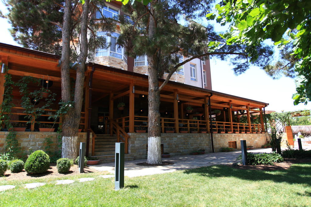 Grand M Hotel Navoi Esterno foto