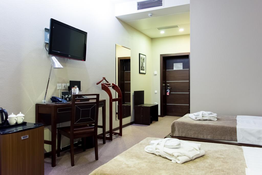 Grand M Hotel Navoi Esterno foto