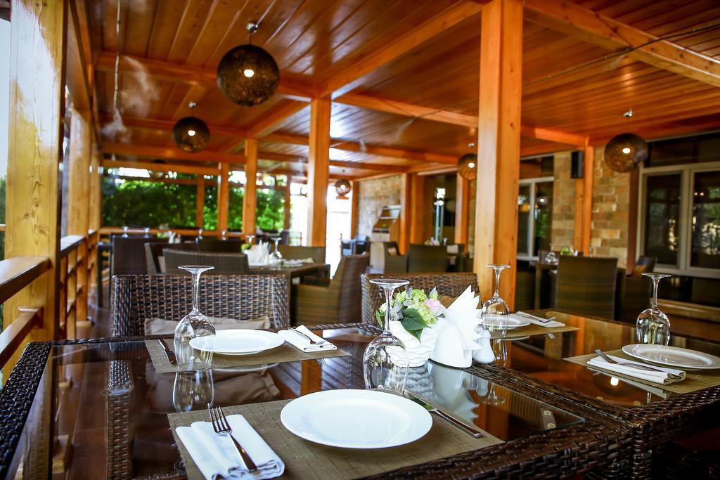 Grand M Hotel Navoi Esterno foto