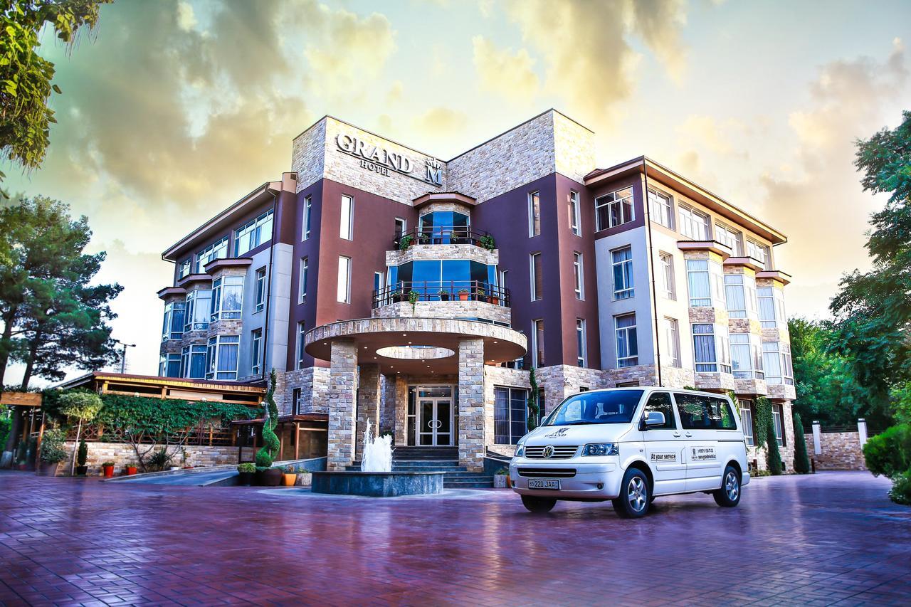 Grand M Hotel Navoi Esterno foto